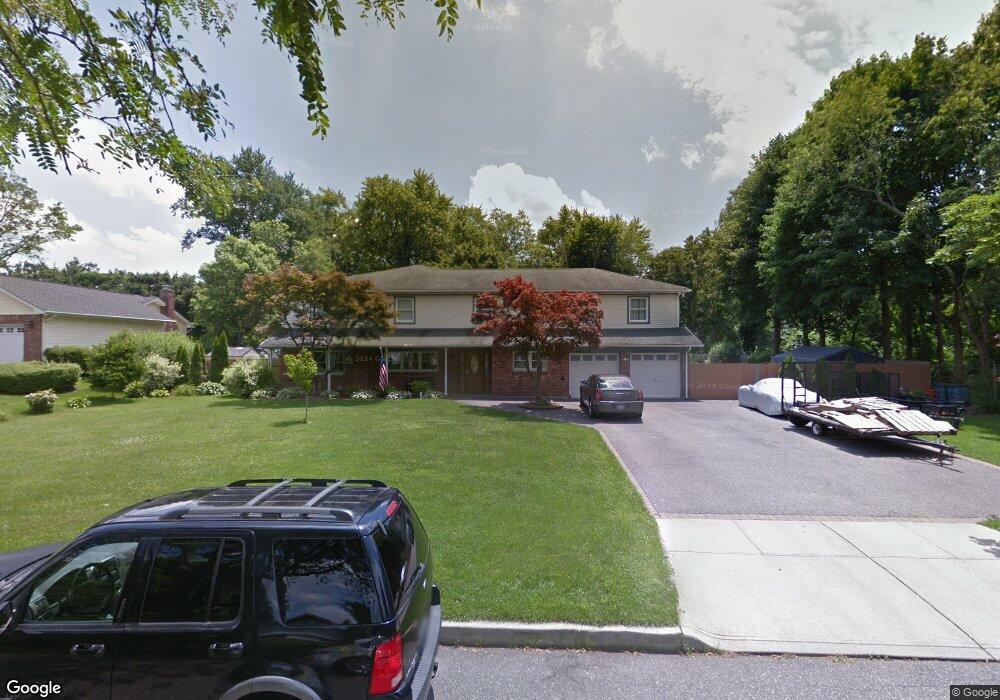 23 Candy Ln, ComMacK, NY 11725 - photo 1