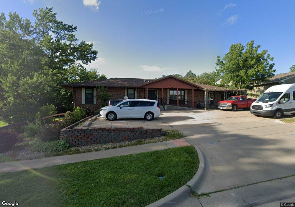 2126 SW 36th St, Topeka, KS 66611 - photo 1
