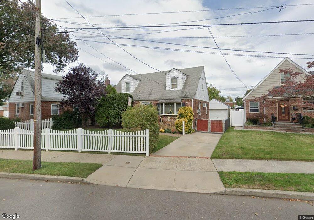 26507 E Williston Ave, Floral Park, NY 11001 - photo 1