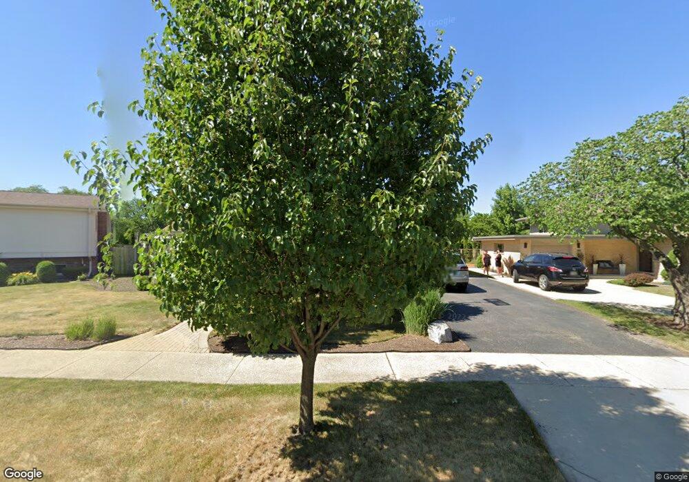 195 S Elm Tree Ln, Elmhurst, IL 60126 - photo 1