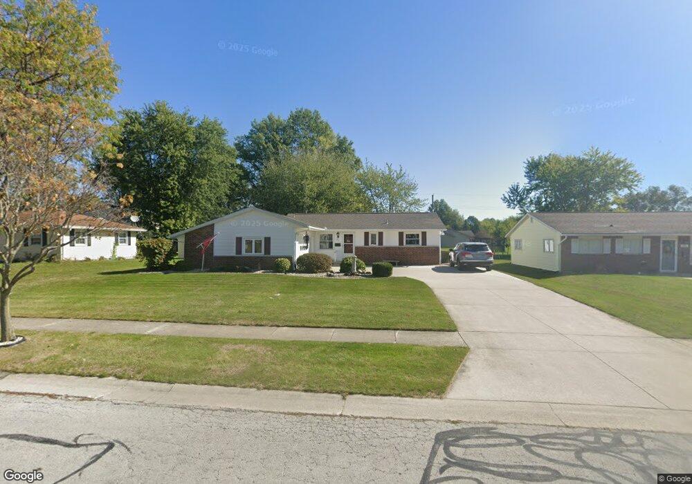 818 N Blackhoof St, Wapakoneta, OH 45895 - photo 1