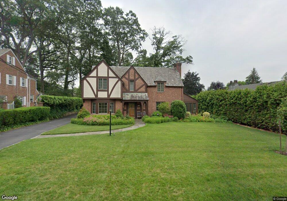 70 Mason Dr, Manhasset, NY 11030 - photo 1