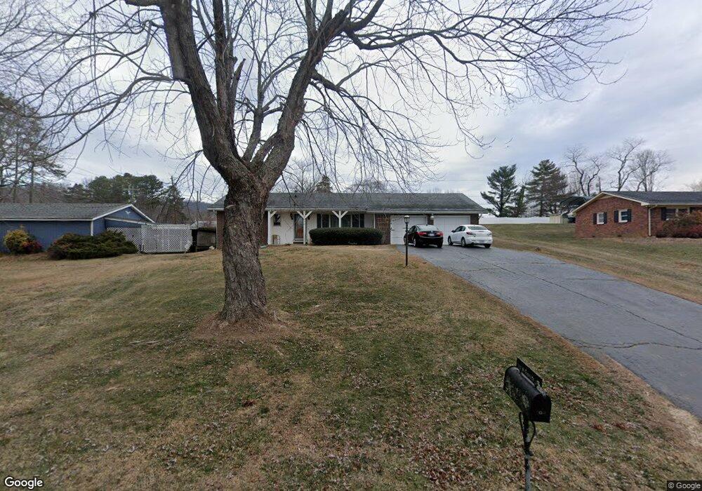 102 Wynnbrook Dr, Hendersonville, NC 28792 - photo 1