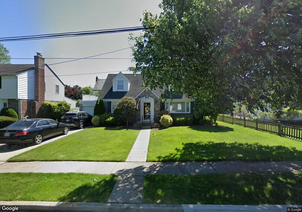 194 Groton Place, West Hempstead, NY 11552 - photo 1