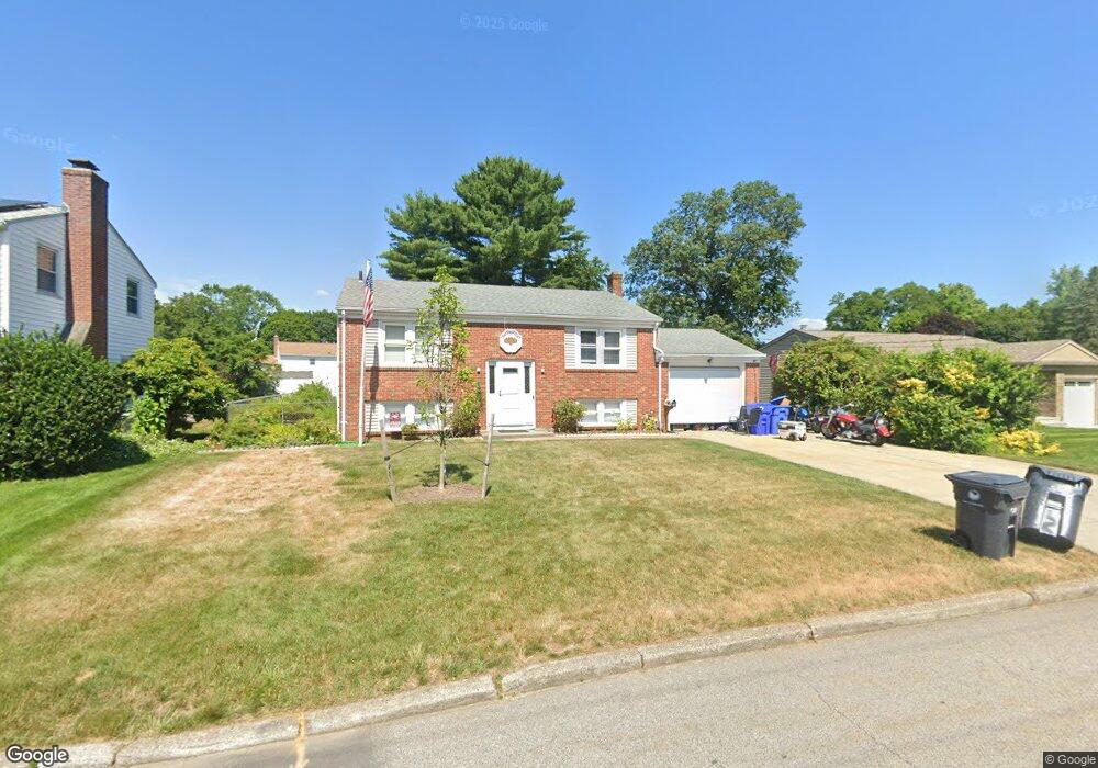 171 Crest Dr, Pawtucket, RI 02861 - photo 1