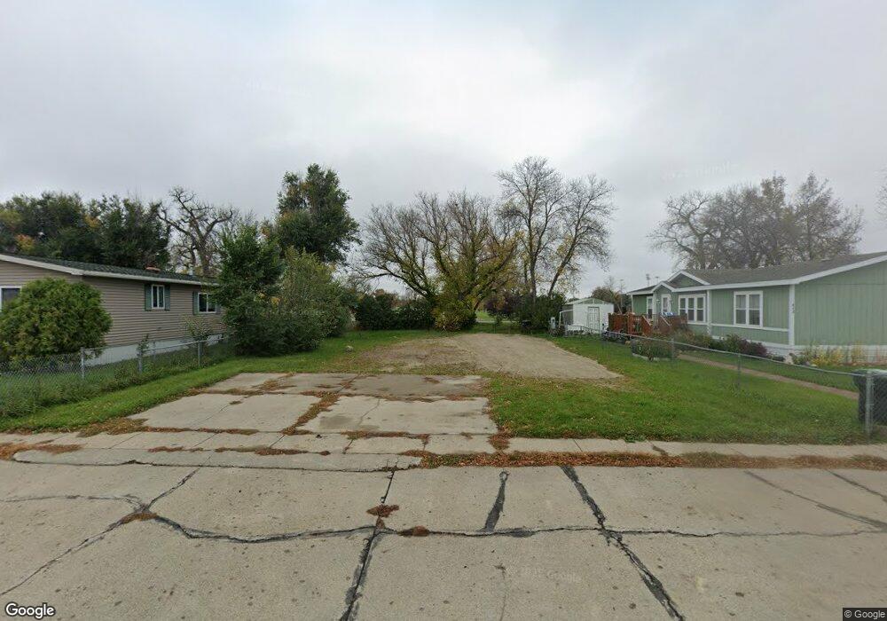 515 W Meadow Ln, Mandan, ND 58554 - photo 1