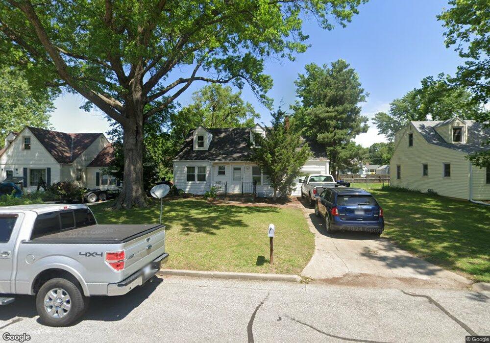 4004 SW Stratford Rd, Topeka, KS 66604 - photo 1