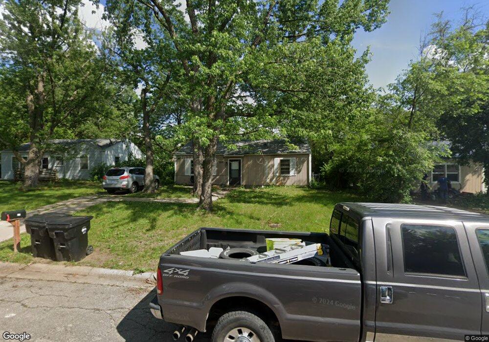 231 SE 34th St, Topeka, KS 66605 - photo 1