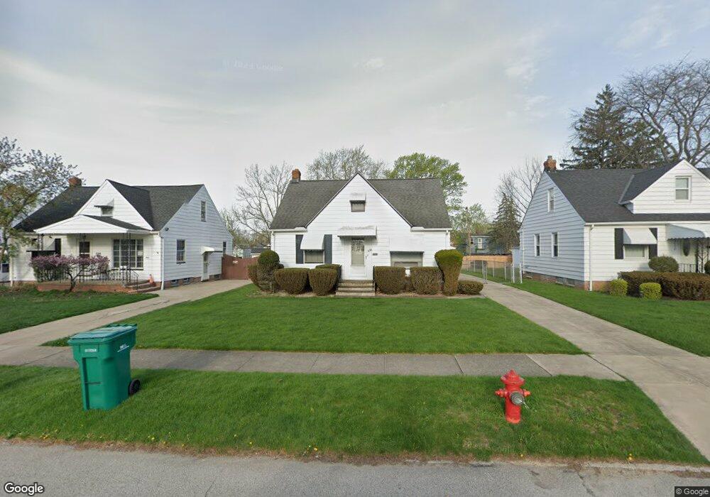 5136 Catherine St, Maple Heights, OH 44137 - photo 1