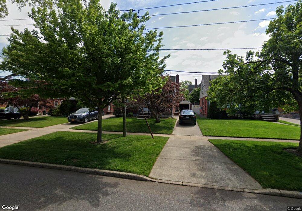 16 Dover Pkwy N, Garden City, NY 11530 - photo 1