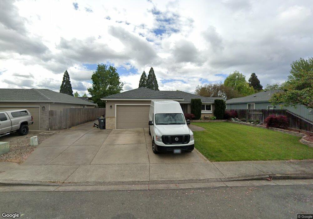 882 Forest Glen Dr, Central Point, OR 97502 - photo 1