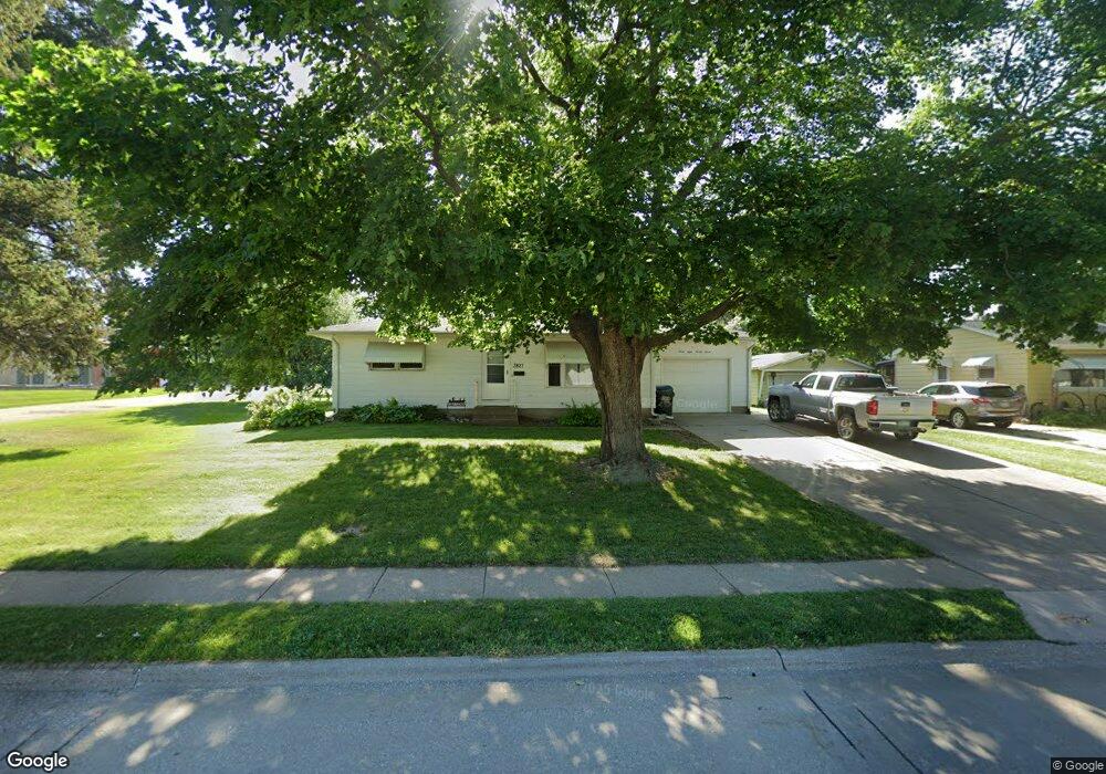 3827 N Pine St, Davenport, IA 52806 - photo 1