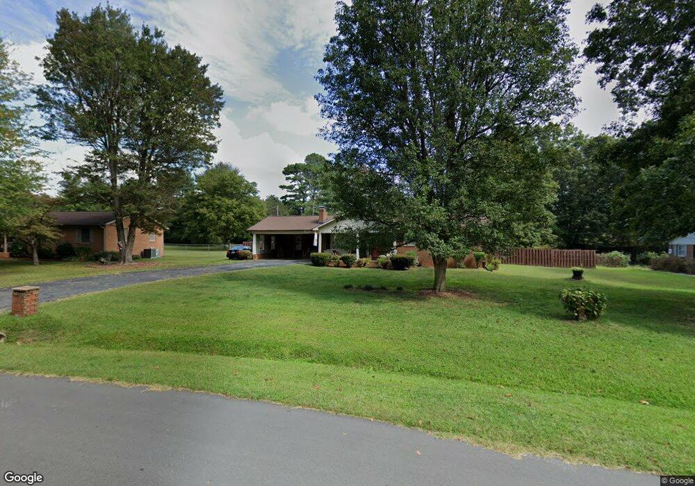 215 E Meadowview Dr, Statesville, NC 28625 - photo 1