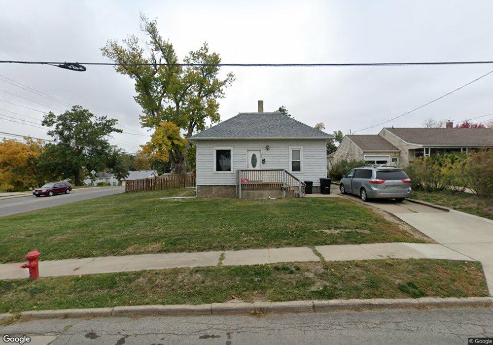 723 W 2nd St S, Newton, IA 50208 - photo 1