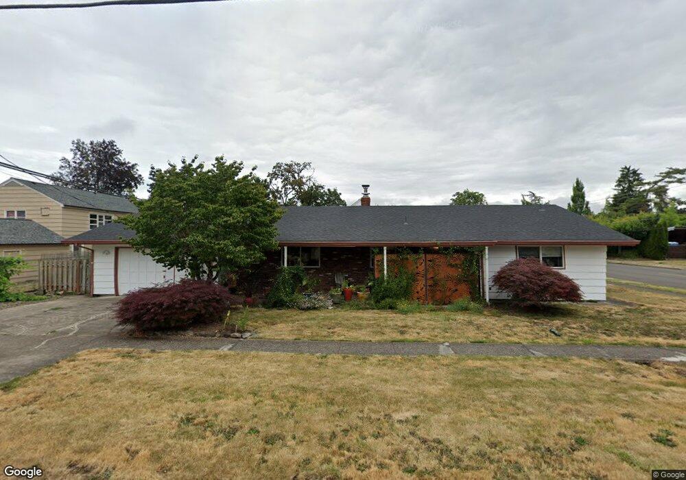 1015 E 3rd St, Newberg, OR 97132 - photo 1