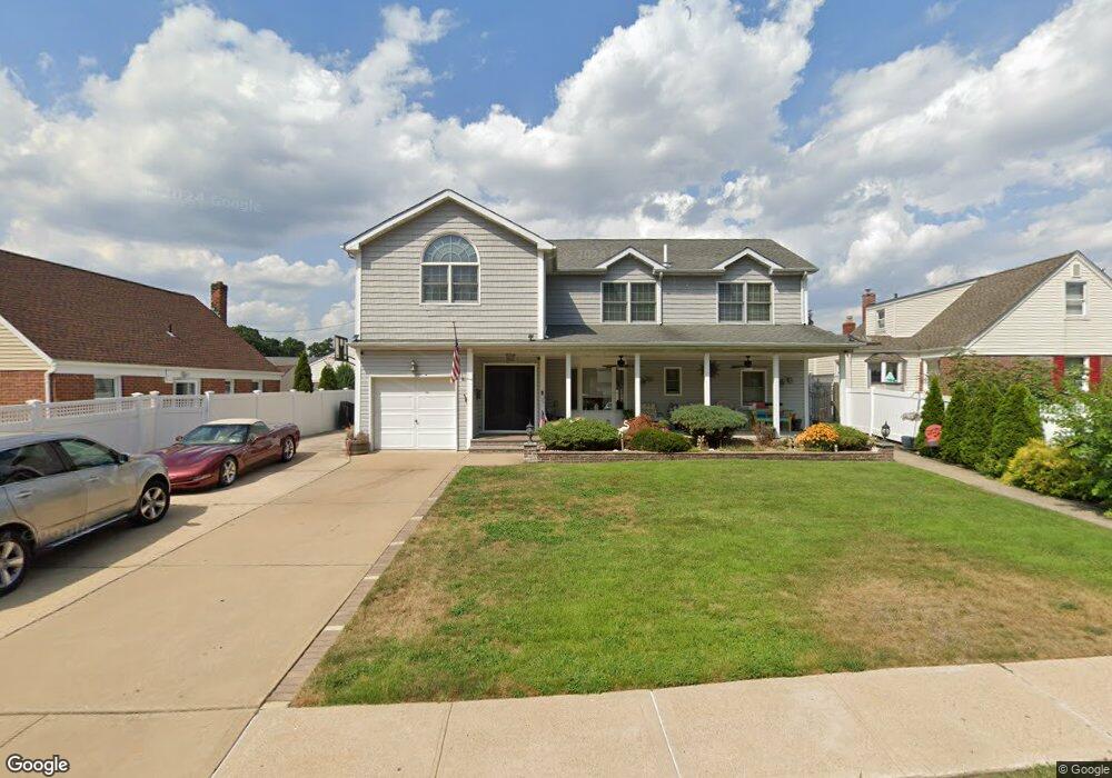 838 Catalpa Dr, Franklin Square, NY 11010 - photo 1