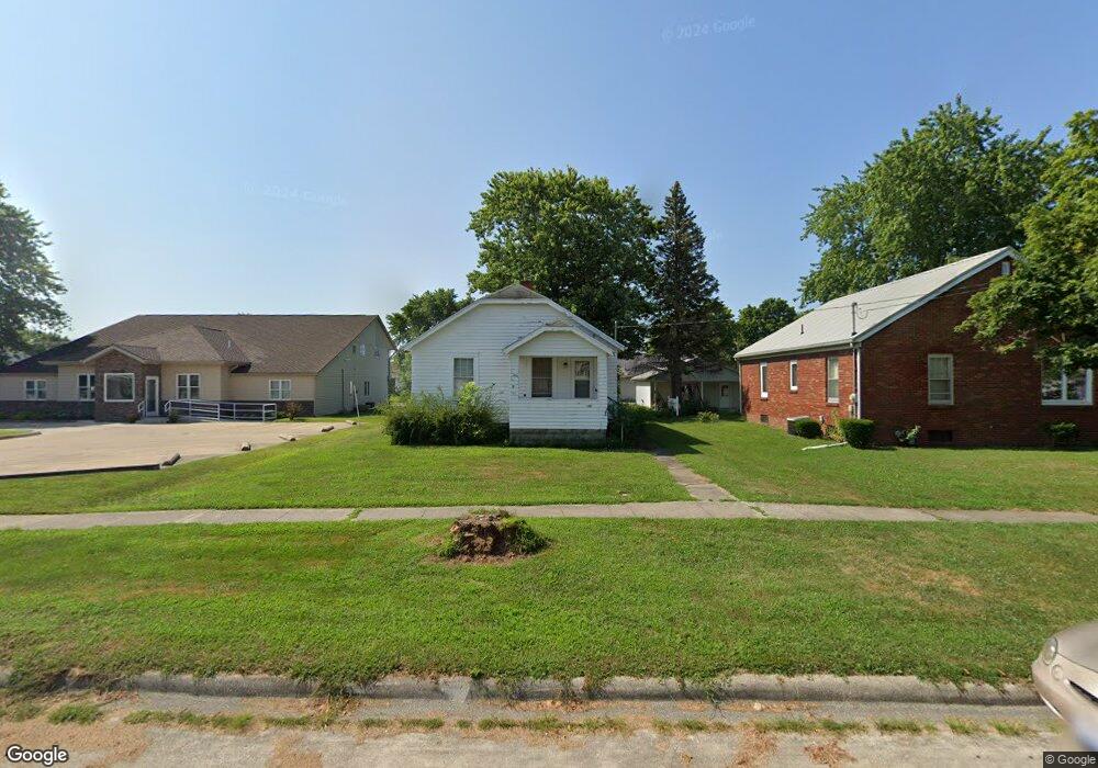 309 W Virginia Ave, Effingham, IL 62401 - photo 1