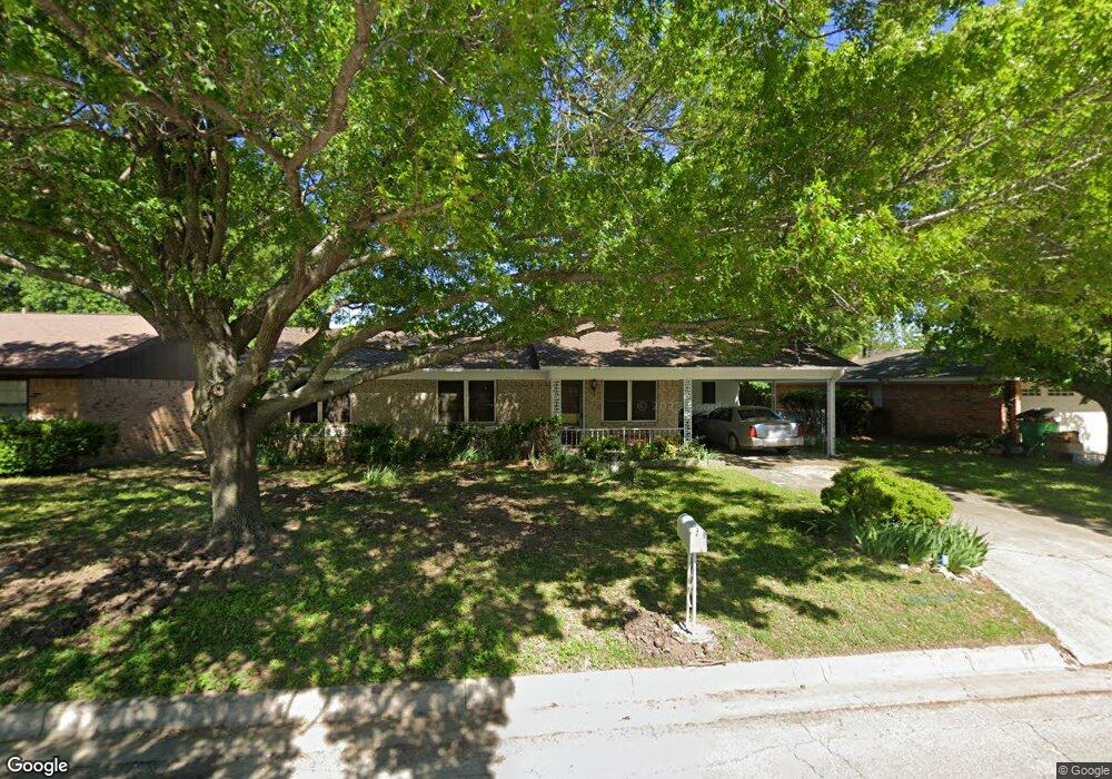 1016 Kent Dr, Gainesville, TX 76240 - photo 1