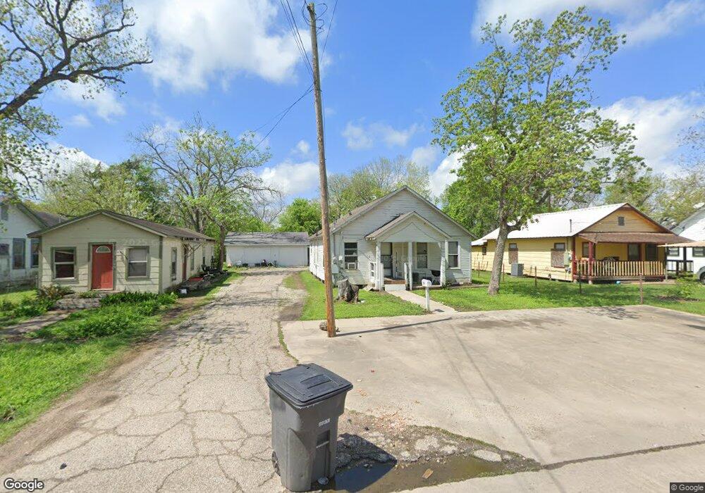 2712 Avenue K, Bay City, TX 77414 - photo 1