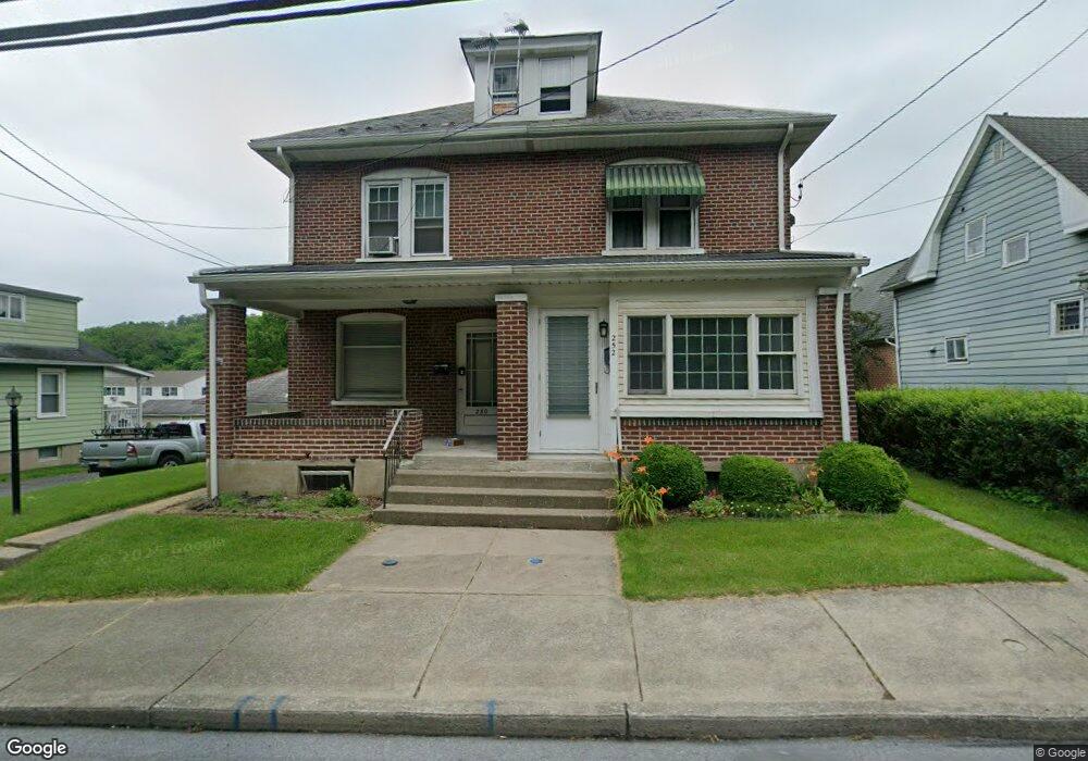 252 N Chestnut St, Bath, PA 18014 - photo 1