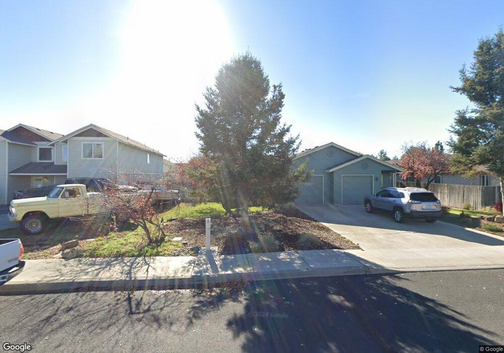 808 NE Maple Leaf Ct, Redmond, OR 97756 - photo 1