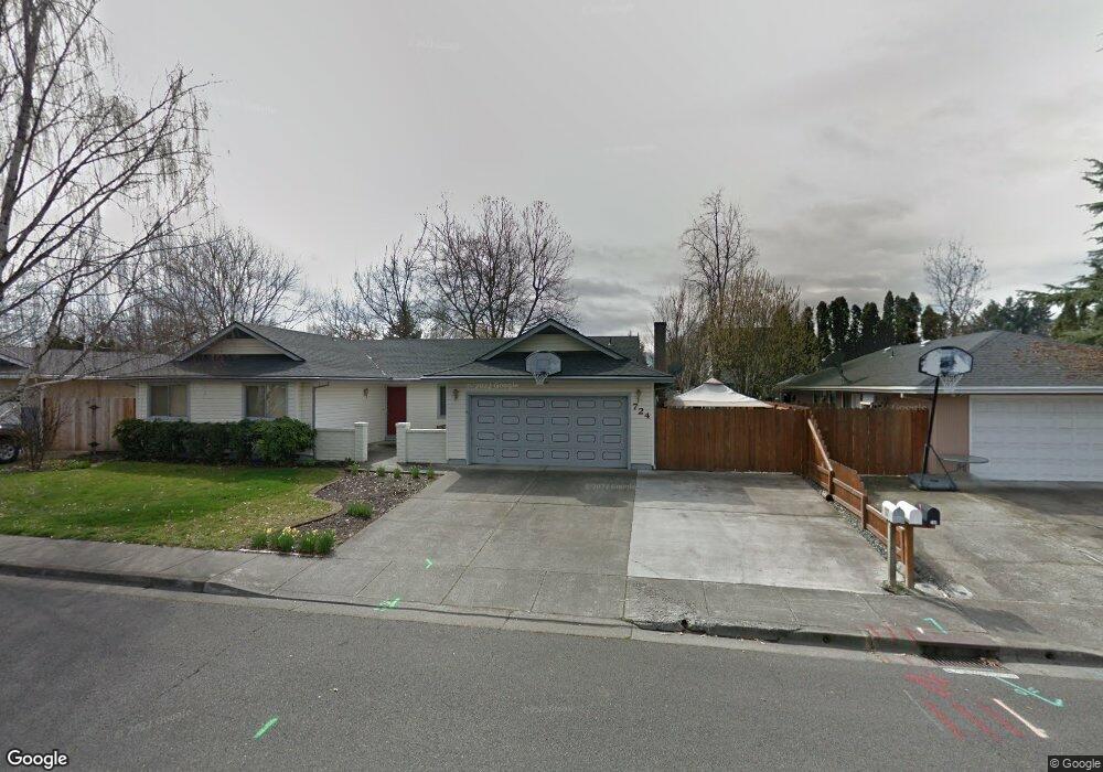 724 Hemlock Ave, Central Point, OR 97502 - photo 1