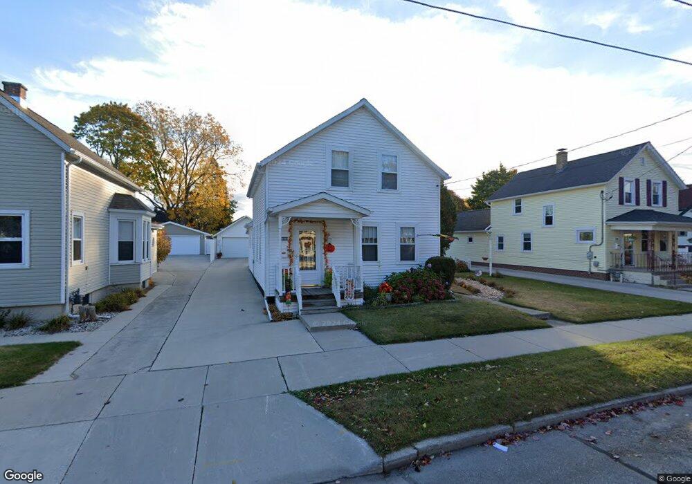 723 N 10th St, Manitowoc, WI 54220 - photo 1