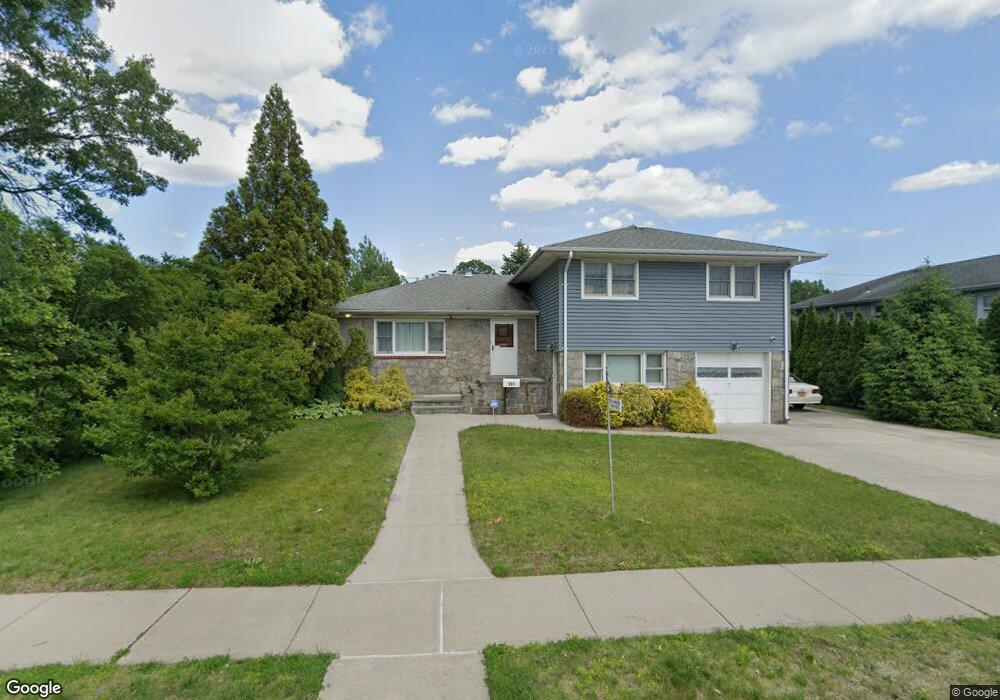 129 Lefferts Rd, Garden City, NY 11530 - photo 1