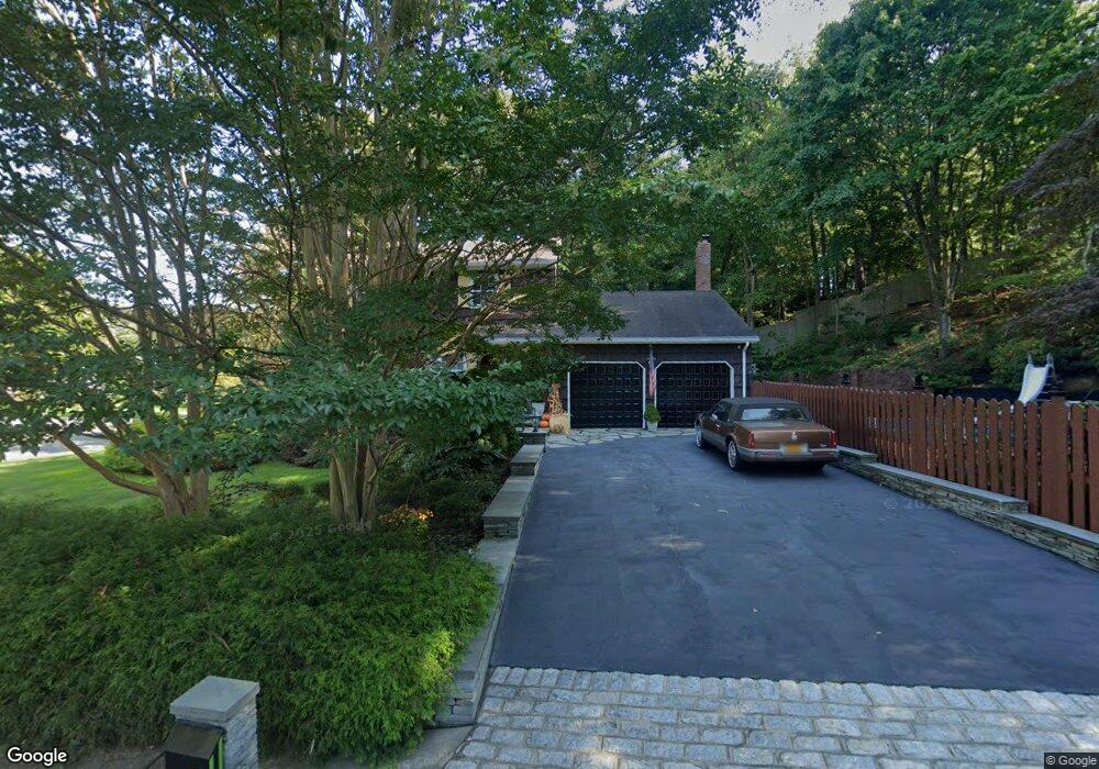 17 Tusculum Rd, ComMacK, NY 11725 - photo 1