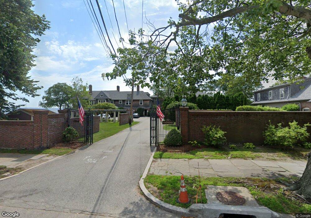 221 Hope St unit 4, Bristol, RI 02809 - photo 1