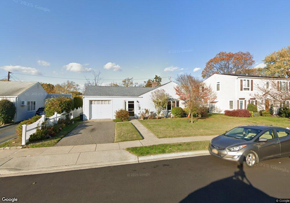 497 Rebecca Ln, Oceanside, NY 11572 - photo 1