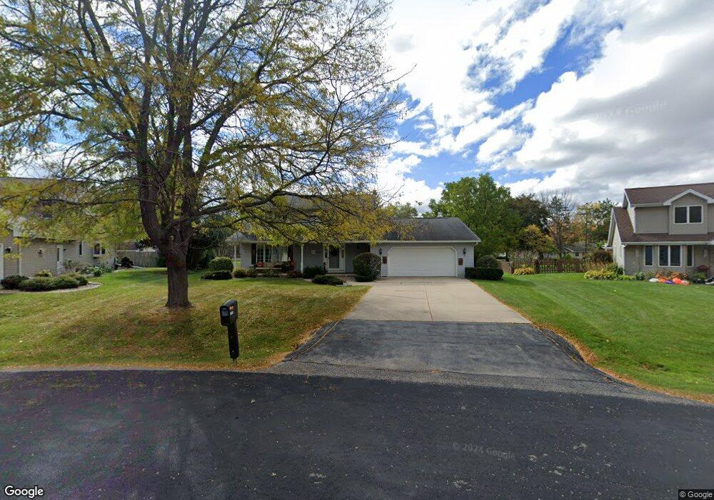 2537 W Sunnyview Cir, Appleton, WI 54914 - photo 1