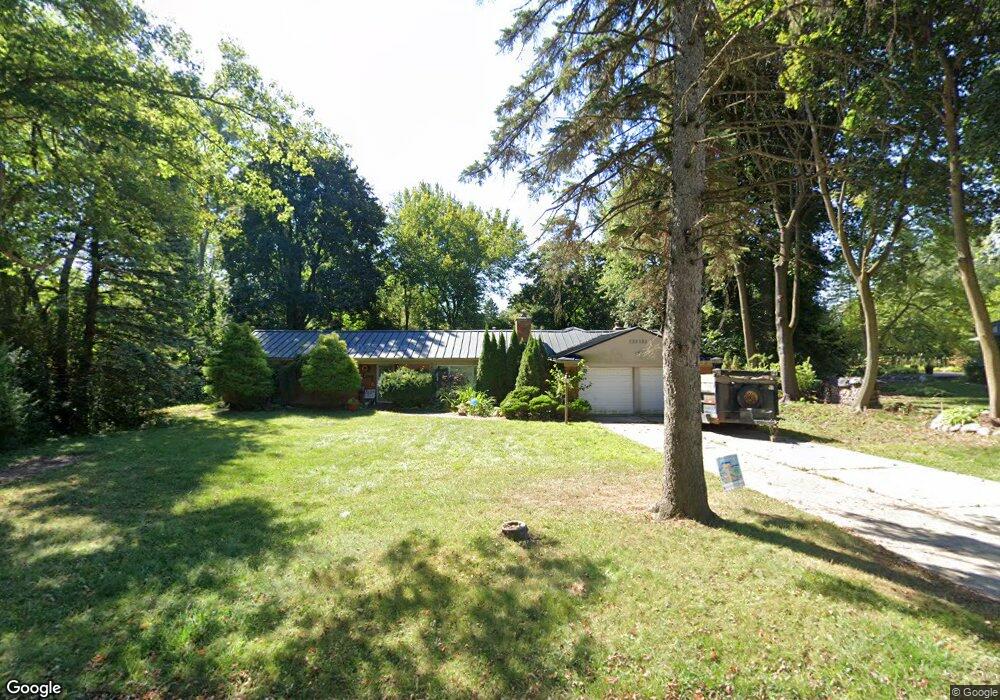 2464 Devonshire Rd, Bloomfield Hills, MI 48302 - photo 1