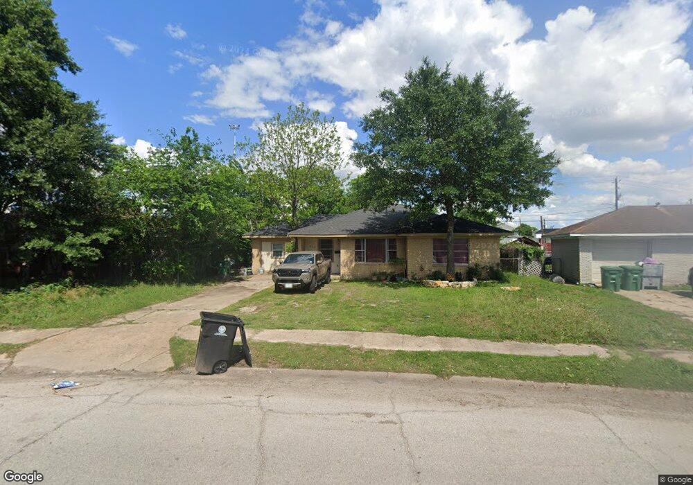 635 E Delz Dr, Houston, TX 77022 - photo 1