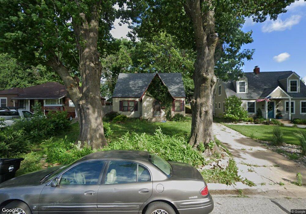 1418 SW Collins Ave, Topeka, KS 66604 - photo 1