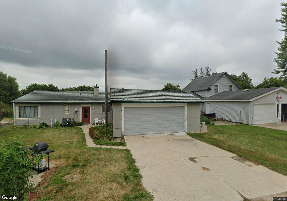 203 S Brown Ave, Graettinger, IA 51342 - photo 1