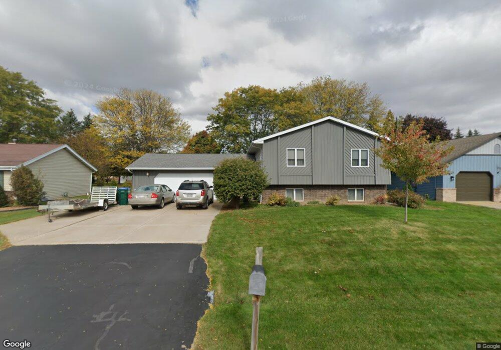 2514 W Sunnyview Cir, Appleton, WI 54914 - photo 1