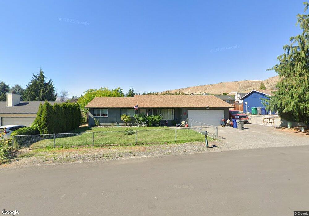917 11th St NE, East Wenatchee, WA 98802 - photo 1