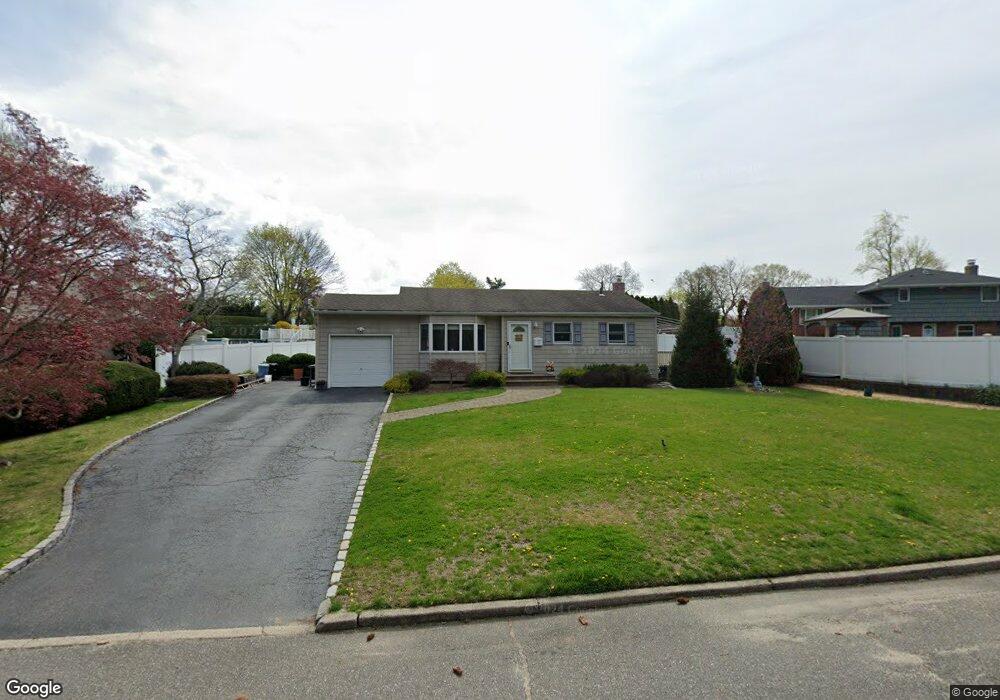 21 Weldon Ln, ComMacK, NY 11725 - photo 1