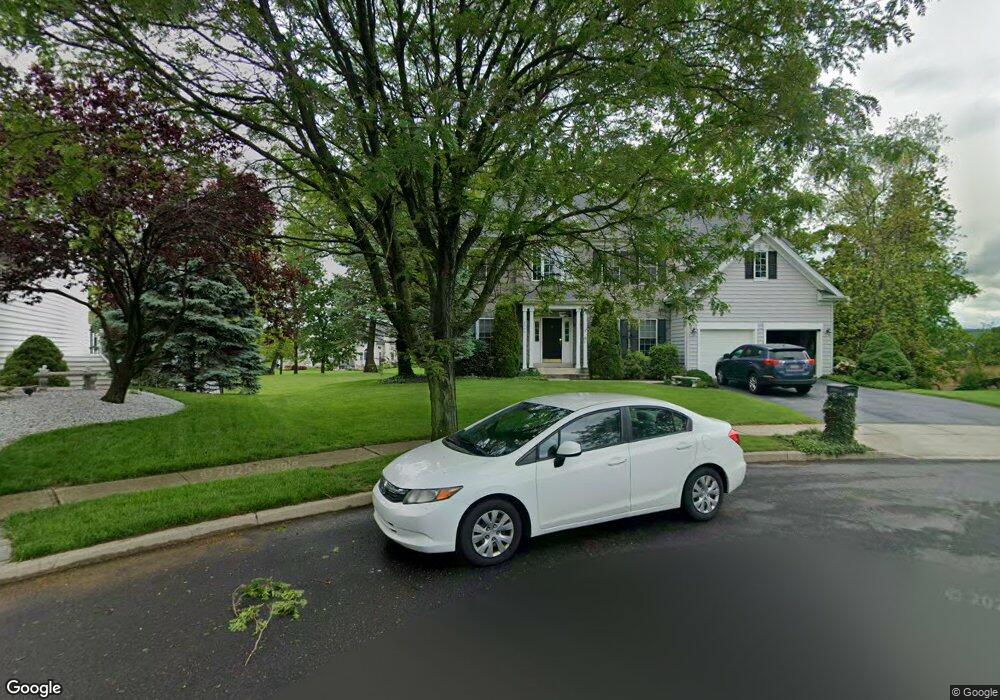 6998 Periwinkle Ct, Macungie, PA 18062 - photo 1