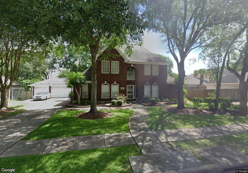 300 Woodstream Cir, Friendswood, TX 77546 - photo 1