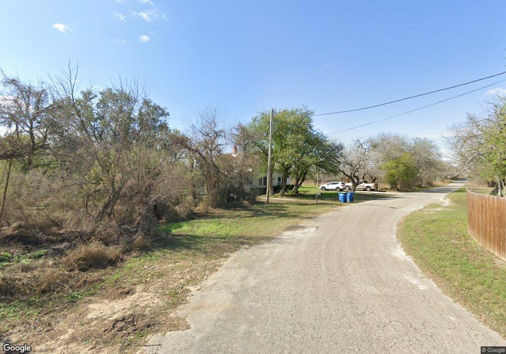 1400 W Flournoy St, Beeville, TX 78102 - photo 1