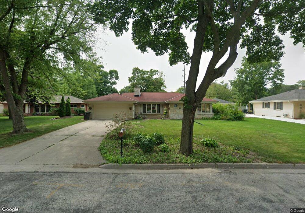 2127 Crestview Ct, Milwaukee, WI 53226 - photo 1