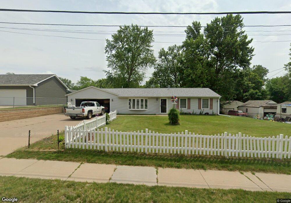 2505 W 49th St, Davenport, IA 52806 - photo 1