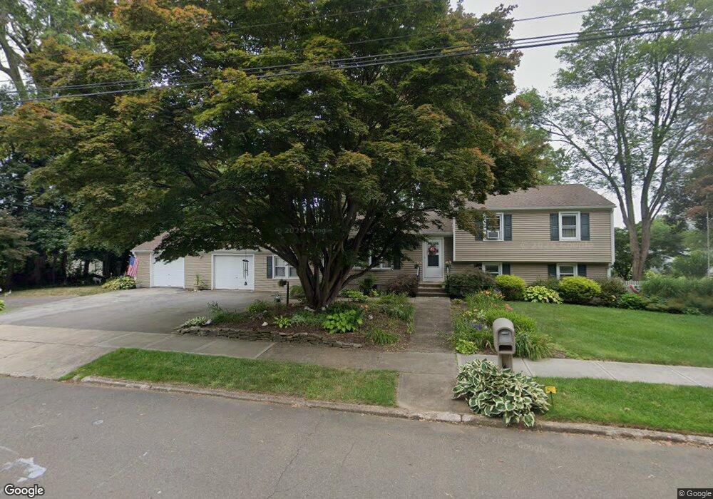 133 Pembroke Rd, Hamden, CT 06514 - photo 1