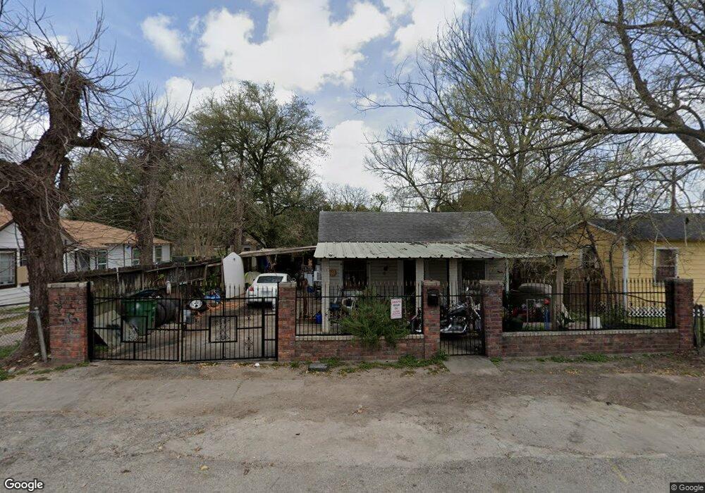 4507 Octavia St, Houston, TX 77026 - photo 1