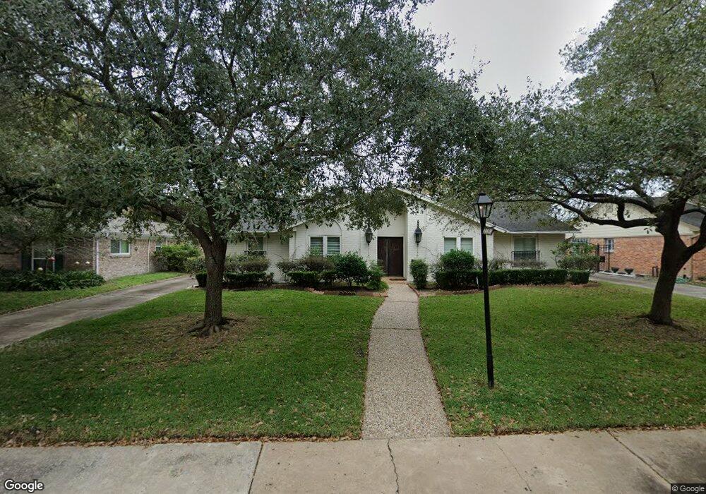 10042 Olympia Dr, Houston, TX 77042 - photo 1