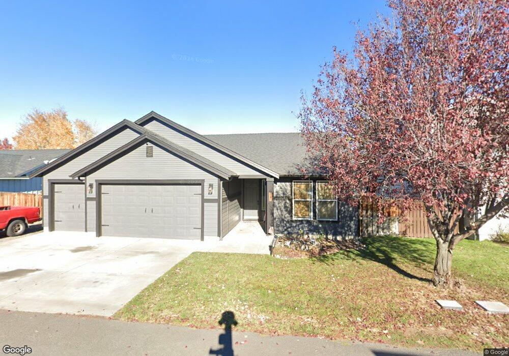 637 NE Apache Cir, Redmond, OR 97756 - photo 1