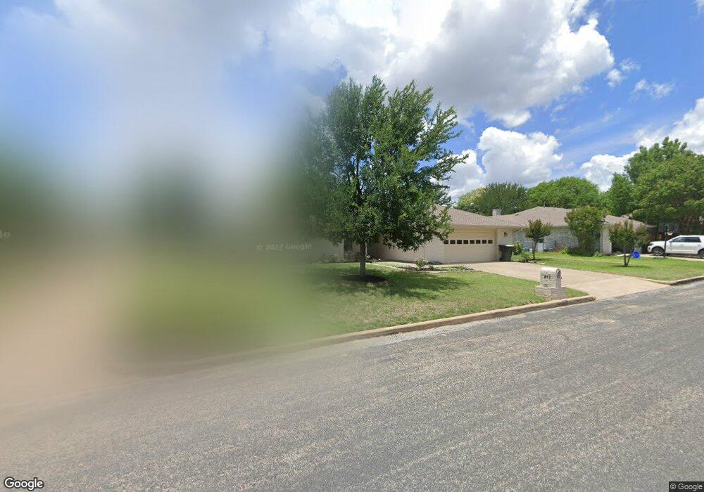 211 Edgewood Dr, Fredericksburg, TX 78624 - photo 1