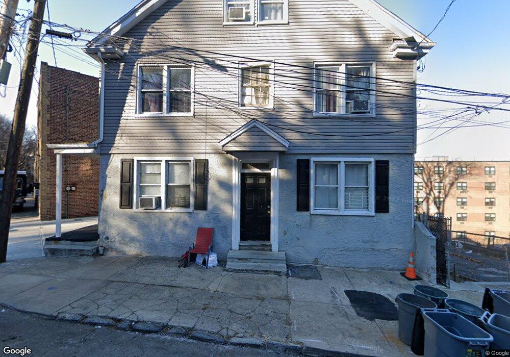 211 Oak St, Yonkers, NY 10701 - photo 1